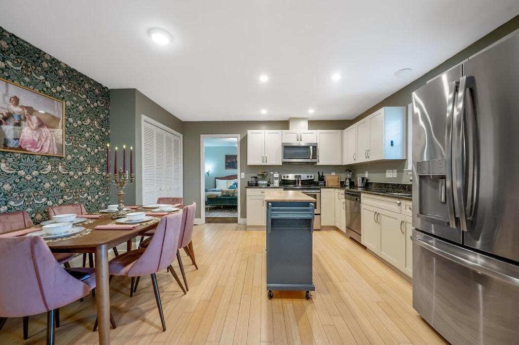 New Victorian Theme, 3Br, Lrg Backyard Close To Pnc Arena, Downtown, And Rdu Airport Raleigh Ngoại thất bức ảnh