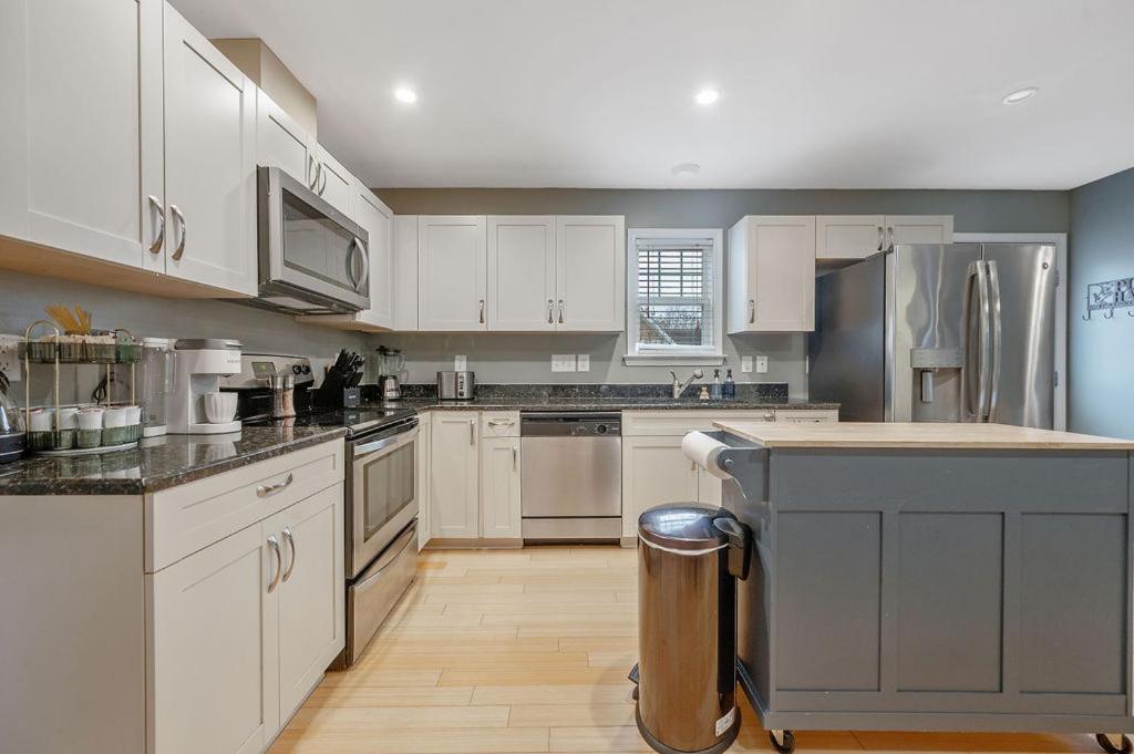 New Victorian Theme, 3Br, Lrg Backyard Close To Pnc Arena, Downtown, And Rdu Airport Raleigh Ngoại thất bức ảnh