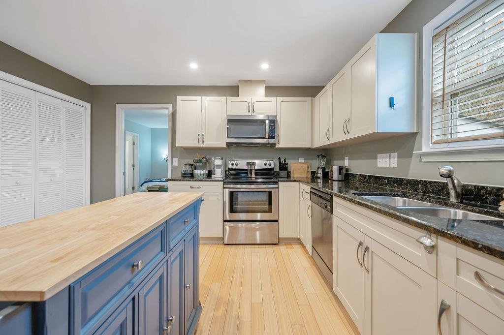 New Victorian Theme, 3Br, Lrg Backyard Close To Pnc Arena, Downtown, And Rdu Airport Raleigh Ngoại thất bức ảnh